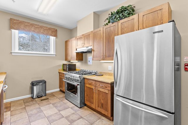 55 Forestedge Way, Manchester, NH 03102