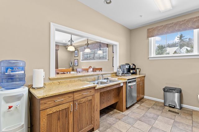 55 Forestedge Way, Manchester, NH 03102