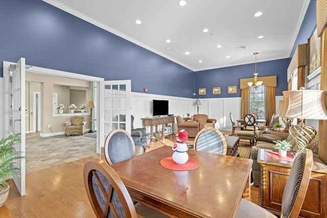 55 Forestedge Way, Manchester, NH 03102