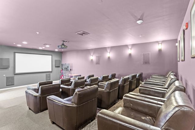 55 Forestedge Way, Manchester, NH 03102