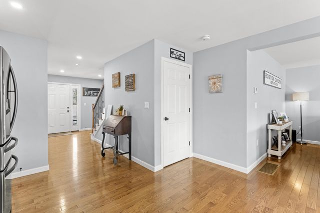 55 Forestedge Way, Manchester, NH 03102