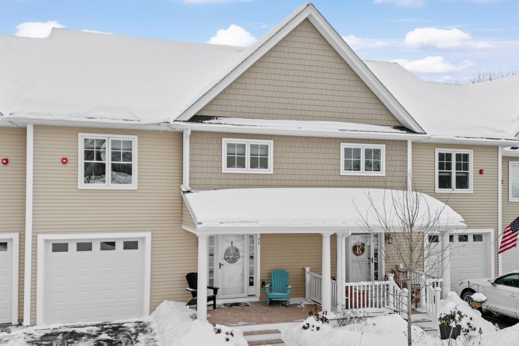 55 Forestedge Way, Manchester, NH 03102