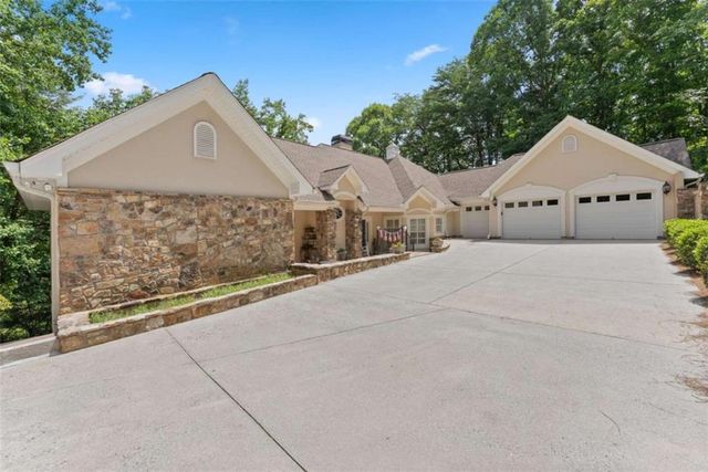 2200 Orchard Drive, Clarkesville, GA 30523