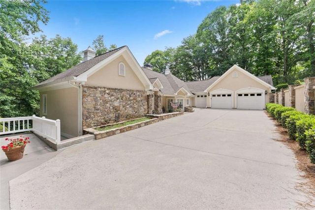 2200 Orchard Drive, Clarkesville, GA 30523