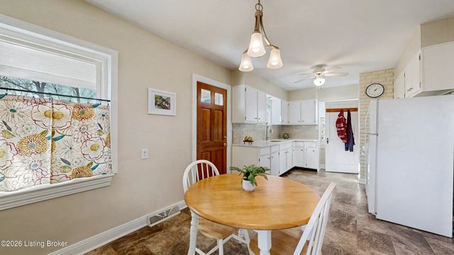 606 Edna Rd, Louisville, KY 40206