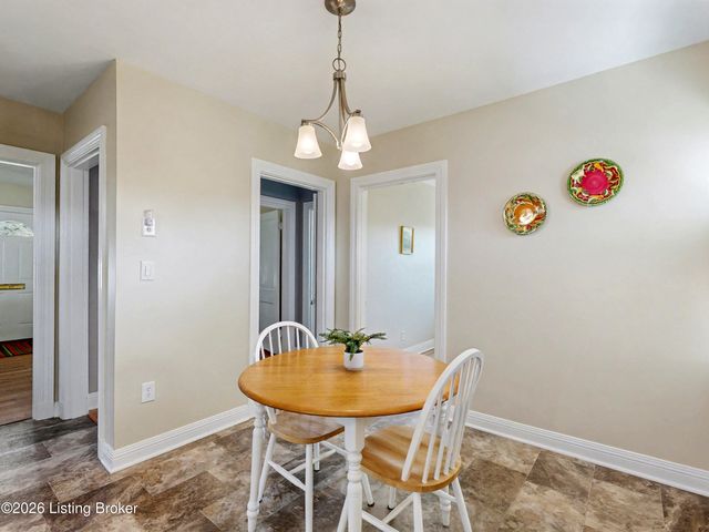 606 Edna Rd, Louisville, KY 40206