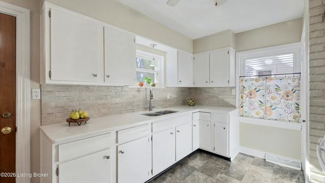 606 Edna Rd, Louisville, KY 40206