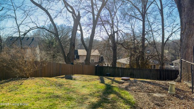 606 Edna Rd, Louisville, KY 40206