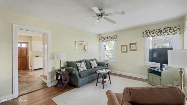 606 Edna Rd, Louisville, KY 40206