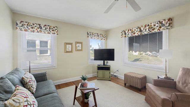 606 Edna Rd, Louisville, KY 40206