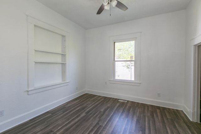 2121 W College Street, Springfield, MO 65806