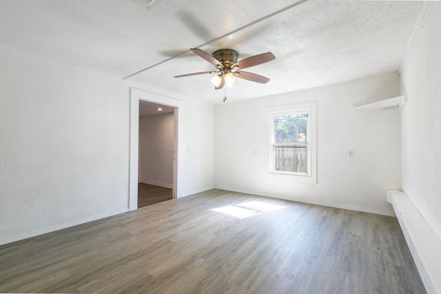 2121 W College Street, Springfield, MO 65806