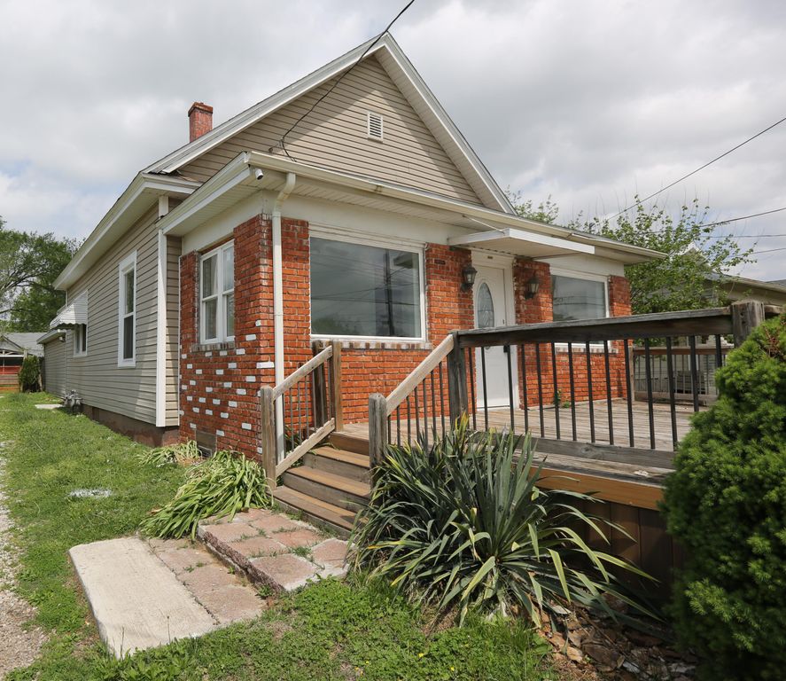 2121 W College Street, Springfield, MO 65806