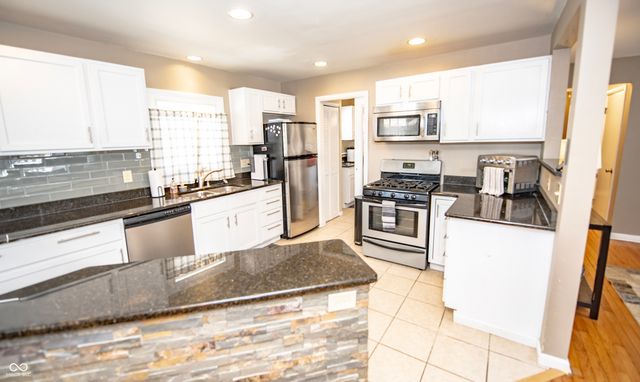 6695 Broadway Street, Indianapolis, IN 46220