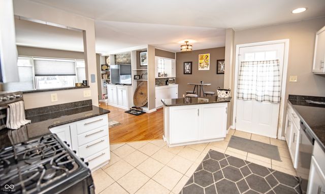 6695 Broadway Street, Indianapolis, IN 46220