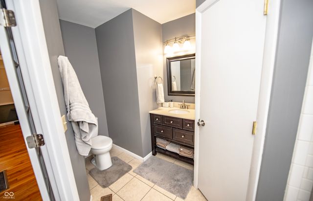 6695 Broadway Street, Indianapolis, IN 46220