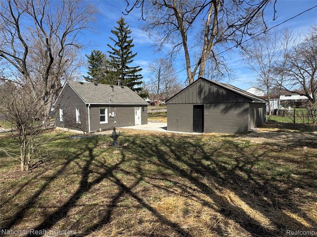 117 W Strathmore, Pontiac, MI 48340