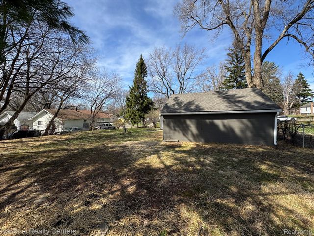 117 W Strathmore, Pontiac, MI 48340