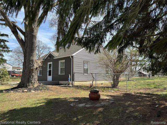 117 W Strathmore, Pontiac, MI 48340