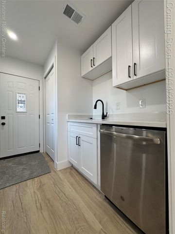 117 W Strathmore, Pontiac, MI 48340