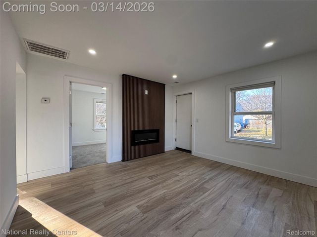 117 W Strathmore, Pontiac, MI 48340