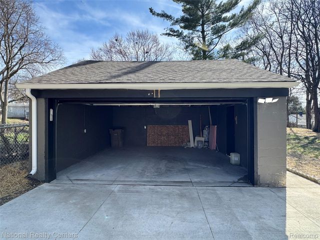 117 W Strathmore, Pontiac, MI 48340