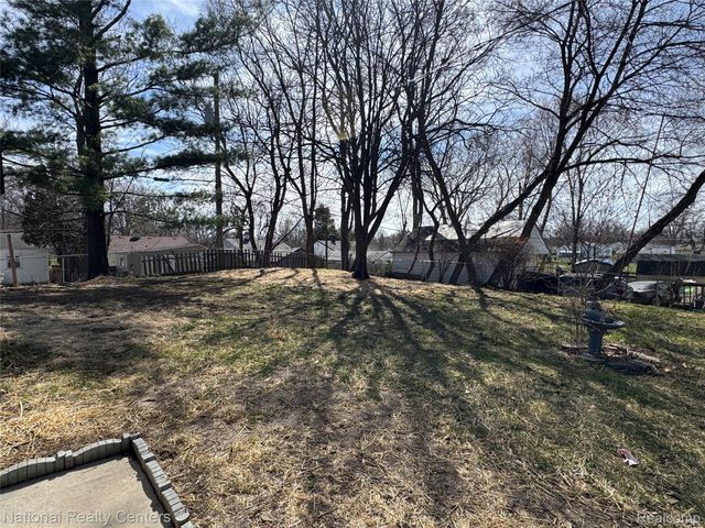 117 W Strathmore, Pontiac, MI 48340