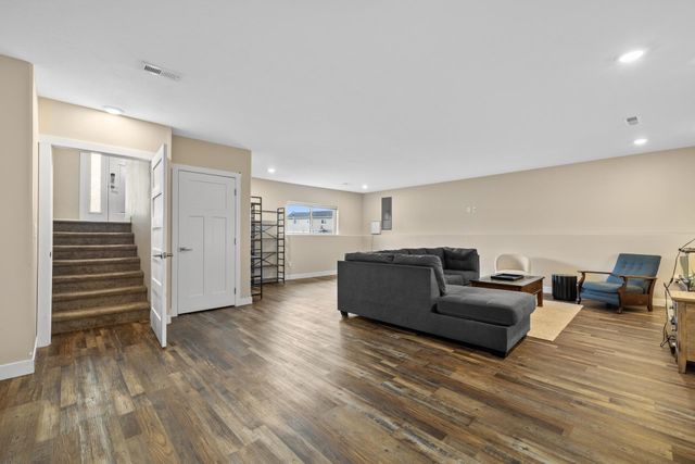 1016 NE 34th Ave, Minot, ND 58703