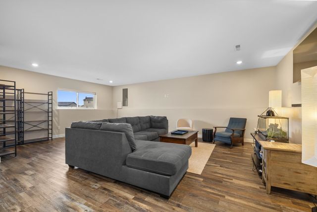 1016 NE 34th Ave, Minot, ND 58703