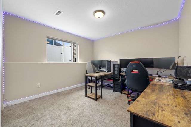 1016 NE 34th Ave, Minot, ND 58703