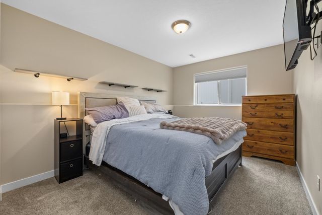 1016 NE 34th Ave, Minot, ND 58703