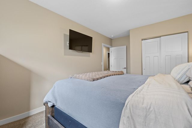 1016 NE 34th Ave, Minot, ND 58703