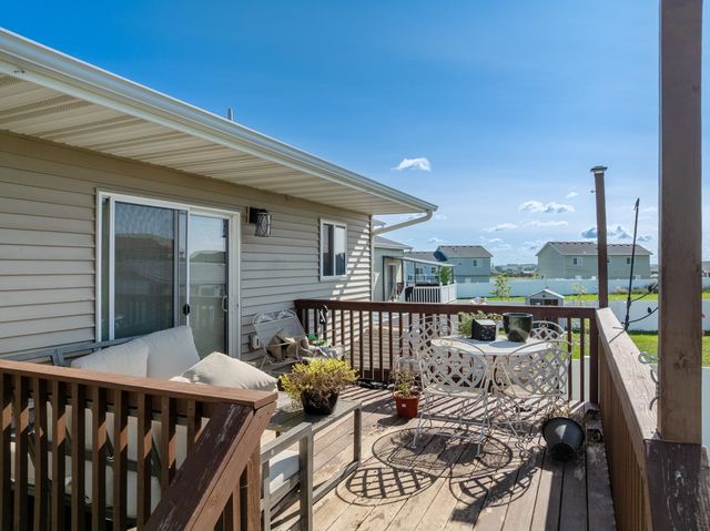 1016 NE 34th Ave, Minot, ND 58703