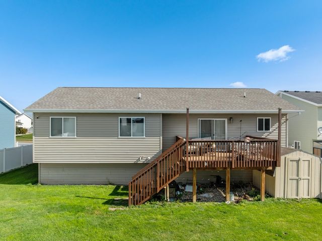 1016 NE 34th Ave, Minot, ND 58703