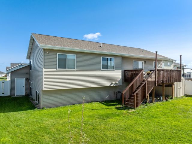 1016 NE 34th Ave, Minot, ND 58703