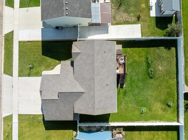 1016 NE 34th Ave, Minot, ND 58703