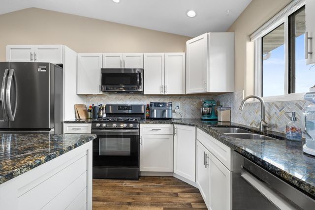 1016 NE 34th Ave, Minot, ND 58703