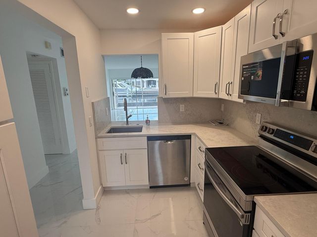 460 Paradise Isle Boulevard 101, Hallandale Beach, FL 33009