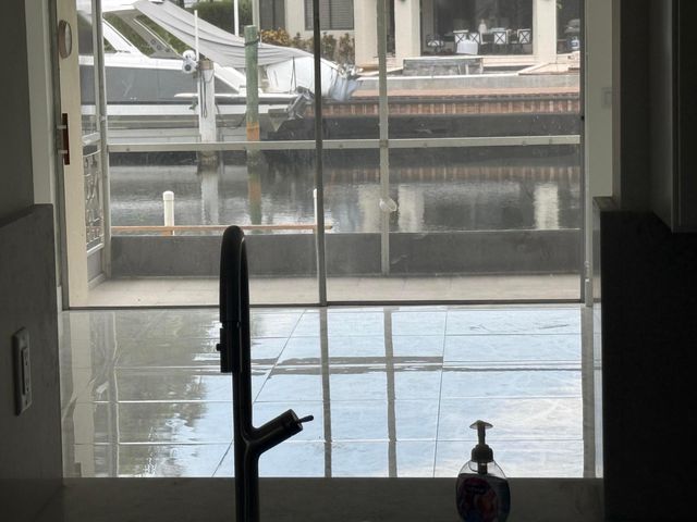 460 Paradise Isle Boulevard 101, Hallandale Beach, FL 33009