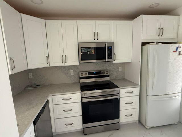 460 Paradise Isle Boulevard 101, Hallandale Beach, FL 33009