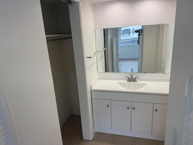 460 Paradise Isle Boulevard 101, Hallandale Beach, FL 33009