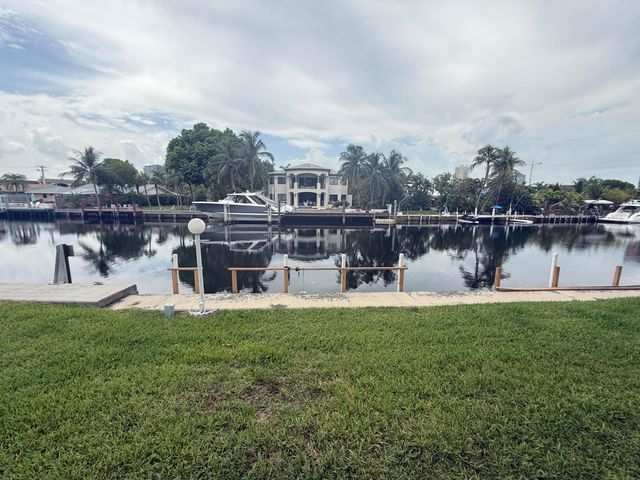 460 Paradise Isle Boulevard 101, Hallandale Beach, FL 33009