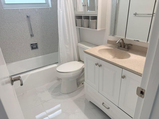 460 Paradise Isle Boulevard 101, Hallandale Beach, FL 33009
