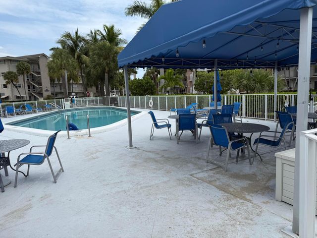 460 Paradise Isle Boulevard 101, Hallandale Beach, FL 33009
