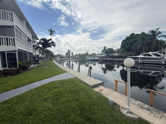 460 Paradise Isle Boulevard 101, Hallandale Beach, FL 33009