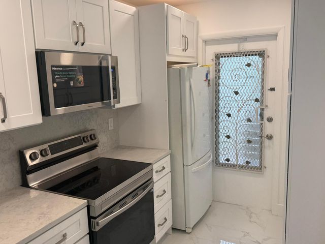 460 Paradise Isle Boulevard 101, Hallandale Beach, FL 33009