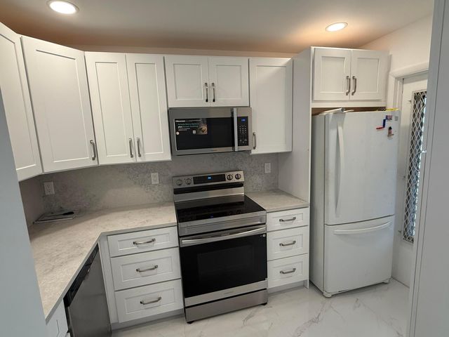 460 Paradise Isle Boulevard 101, Hallandale Beach, FL 33009