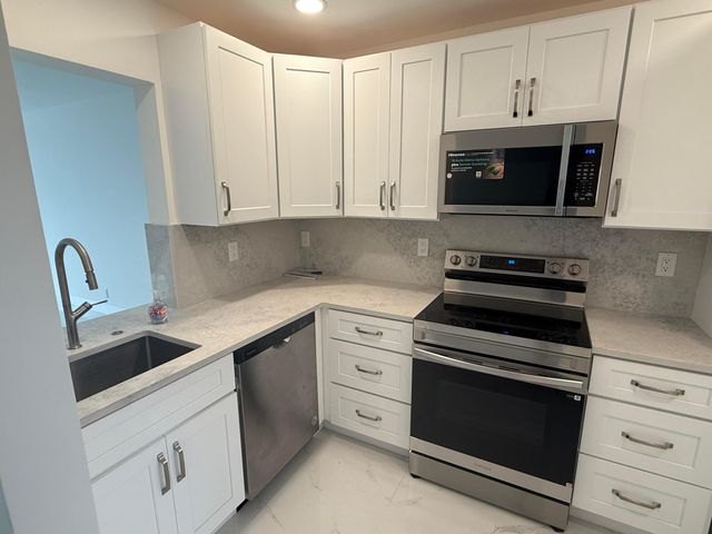 460 Paradise Isle Boulevard 101, Hallandale Beach, FL 33009