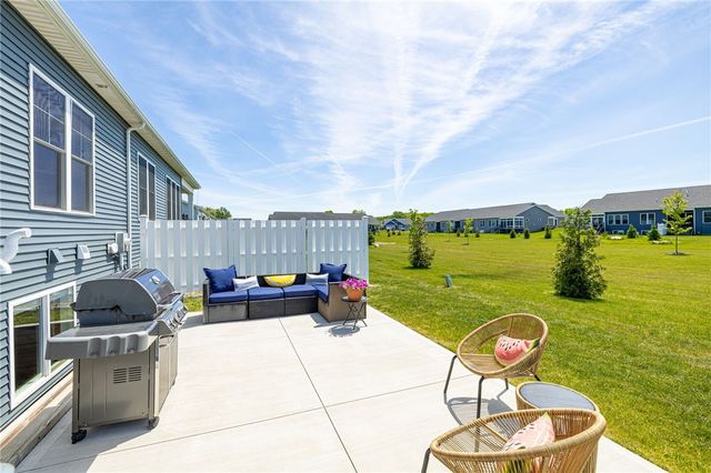 63 Autumn Leaf Trail, Webster, NY 14580
