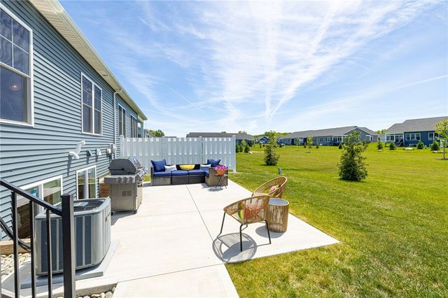 63 Autumn Leaf Trail, Webster, NY 14580